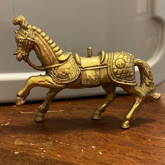 Knight on horse. Solid piece. - Picture 3 of 3